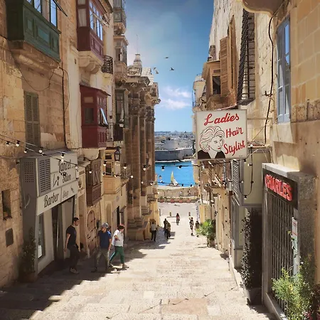 Апартаменты Unique Seafront Loft Overlooking Valletta's Views By 360 Estates *