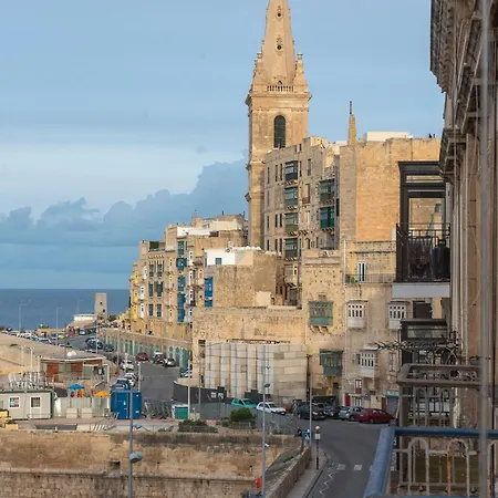 Апартаменты Unique Seafront Loft Overlooking Valletta's Views By 360 Estates Валетта