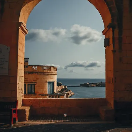 Apartman Unique Seafront Loft Overlooking Valletta's Views By 360 Estates *