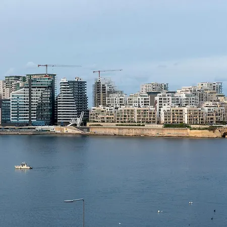 Apartman Unique Seafront Loft Overlooking Valletta's Views By 360 Estates